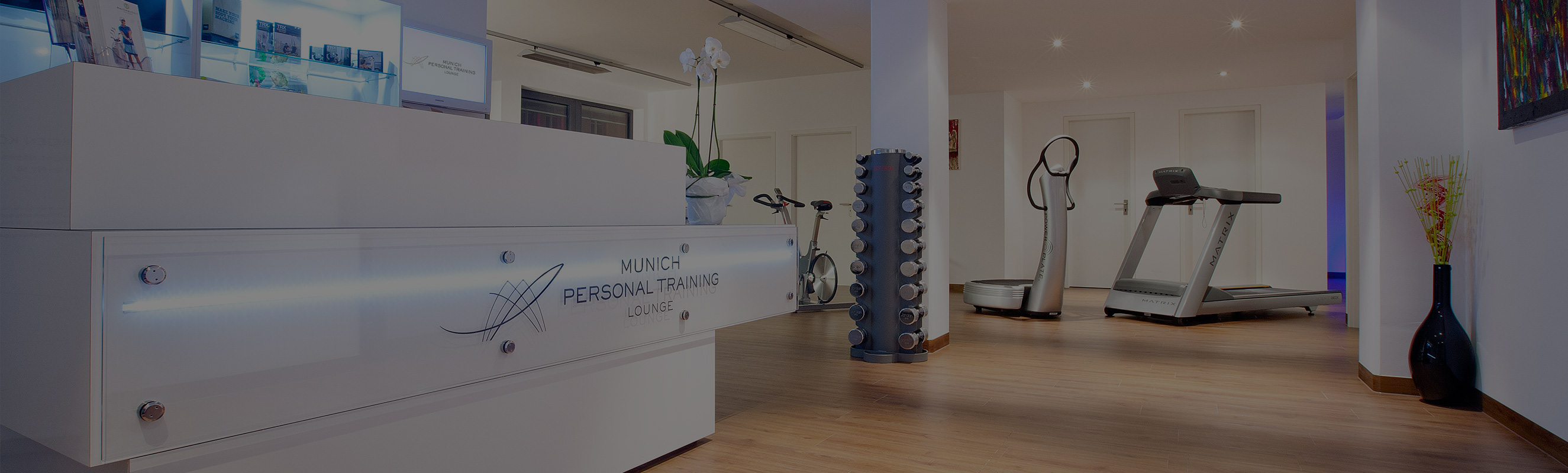 Personal Training Lounge - Eingangsbereich Fitnessstudio